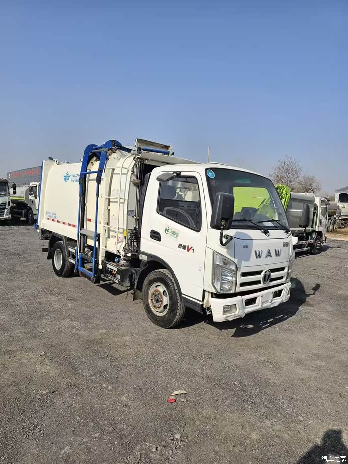 全新藍牌8方側(cè)掛桶垃圾車 國六排放，五征上裝130馬力高效之選